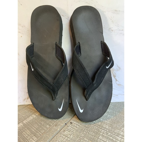 Nike Womens 9 Celso Black Slip On Pool Shower Flip Flop Thong T-Bar Sandals - Picture 1 of 7